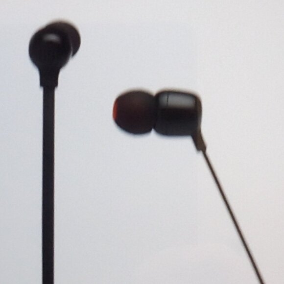 JBL TUNE 125BT  WIRELESS BLUETOOTH EARBUDS BLACK Model # JBLT125BTBLKAM - Picture 8 of 15